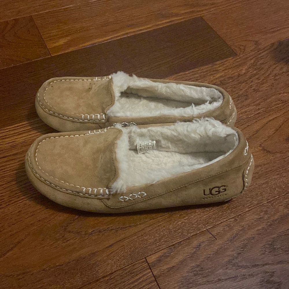 Women’s chestnut brown UGG slippers/moccasins size 9